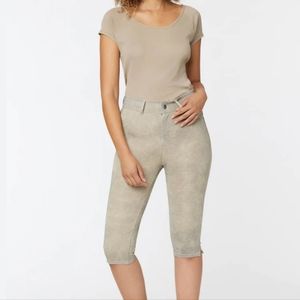SCULPT-HER  by NYDJ Classic 5 Pocket Jean Styling  Capri Pants Feather Color (2)